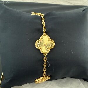 Clover Bracelet - Gold Plated Stainless Steel - NWOT